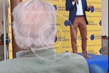 Unidos por Gran Canaria de Telde agasajó a los asistentes con un brindis al final del acto/TA y Acfi Press.